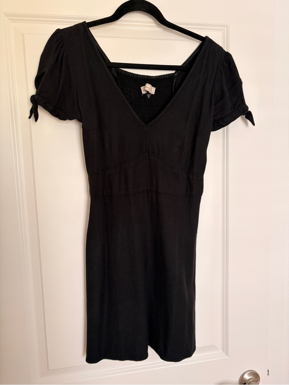 Abercrombie Black Short Sleeve V-Neck Mini Dress sz Small